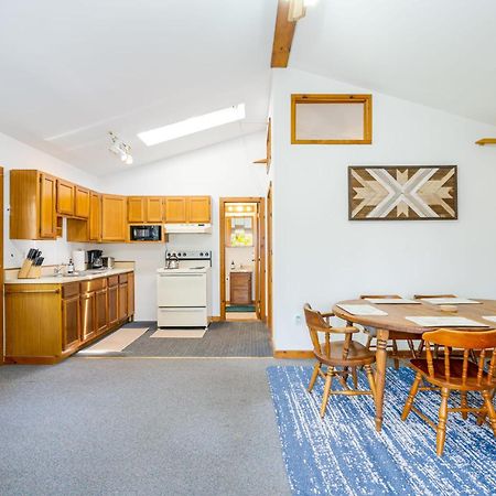 River Access Cabin With Hot Tub, Fire Pit, & Wifi! Morton Grove Extérieur photo