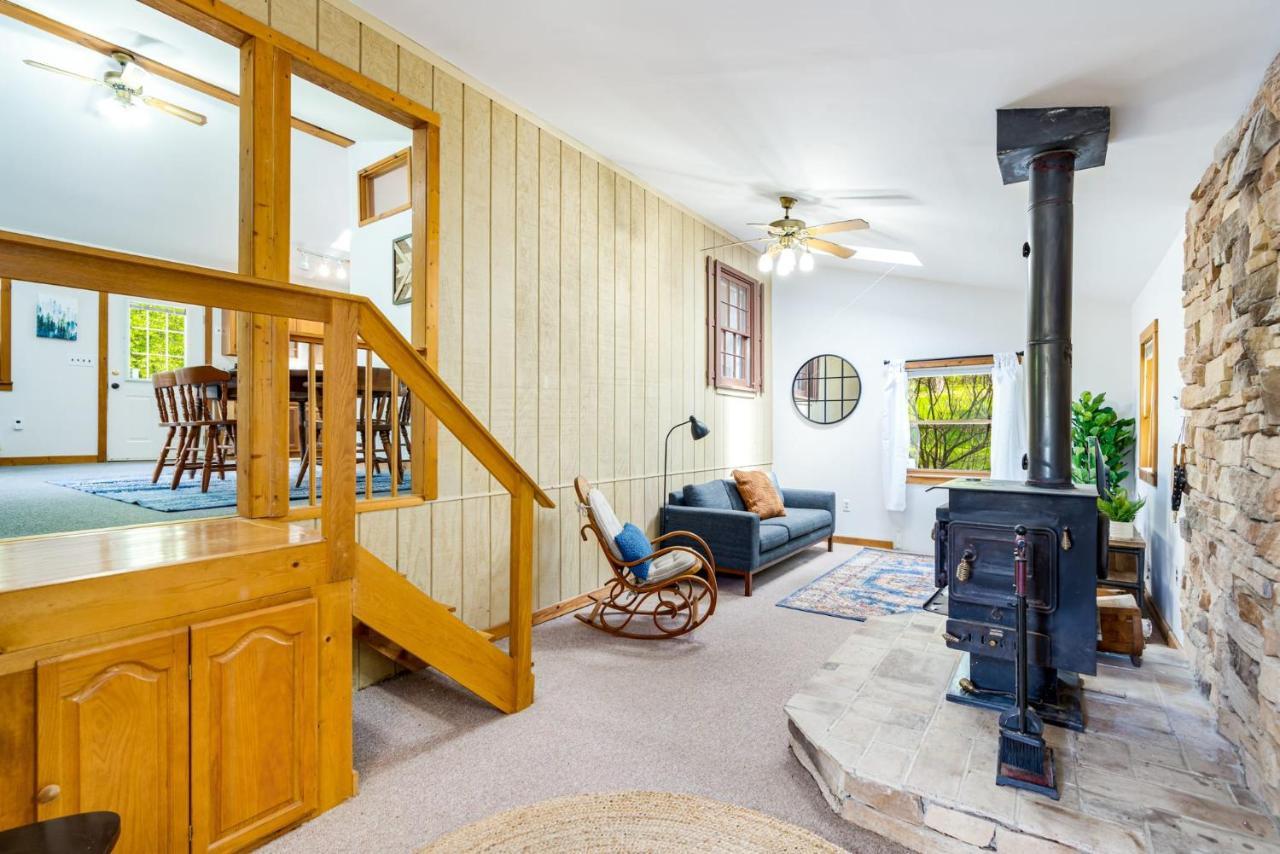 River Access Cabin With Hot Tub, Fire Pit, & Wifi! Morton Grove Extérieur photo